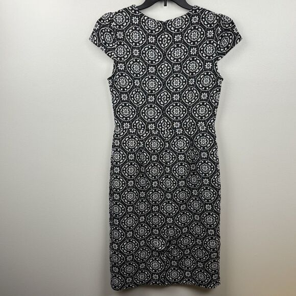 Betsey Johnson Black Gray Medallion Cap Sleeve Knit Sheath Dress Size 8 Stretch - Picture 8 of 10